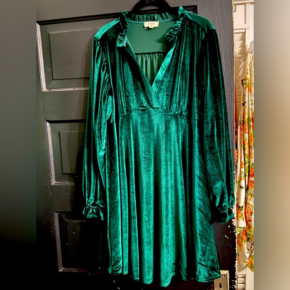 Umgee Emerald Velvet Long Sleeve Above Knee Dress